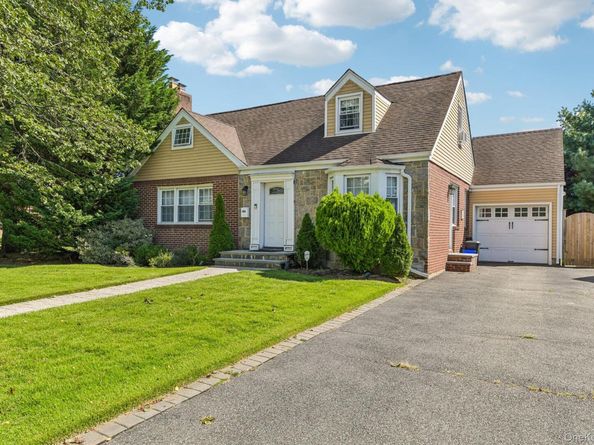 666 Lakeview Avenue, Rockville Centre NY 11570
