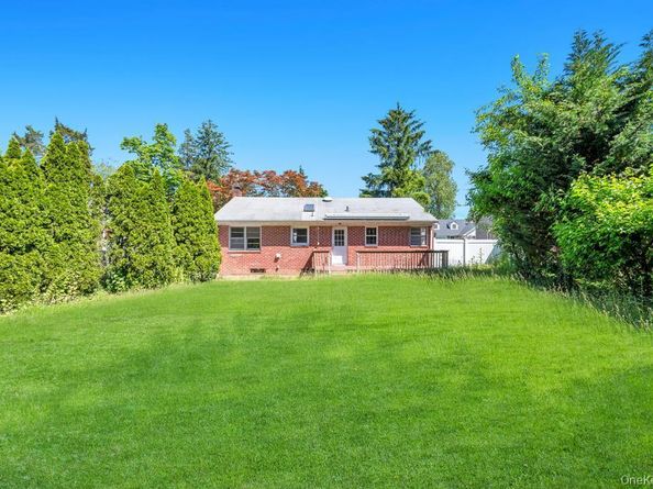 40 Fenwick Street, Greenlawn NY 11740