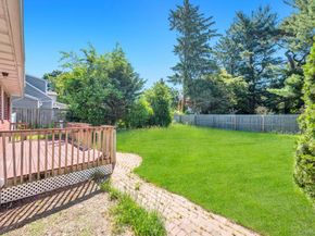 40 Fenwick Street, Greenlawn NY 11740