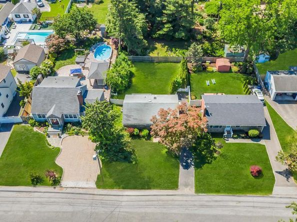 40 Fenwick Street, Greenlawn NY 11740