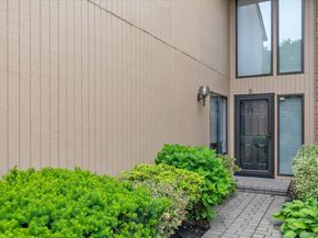 51 Wimbledon Drive, Roslyn NY 11576
