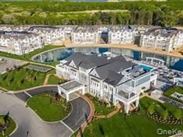 17101 Aspenwood Drive, Plainview NY 11803