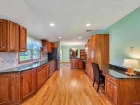 8 Camille Lane, Holbrook NY 11741