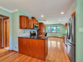 8 Camille Lane, Holbrook NY 11741