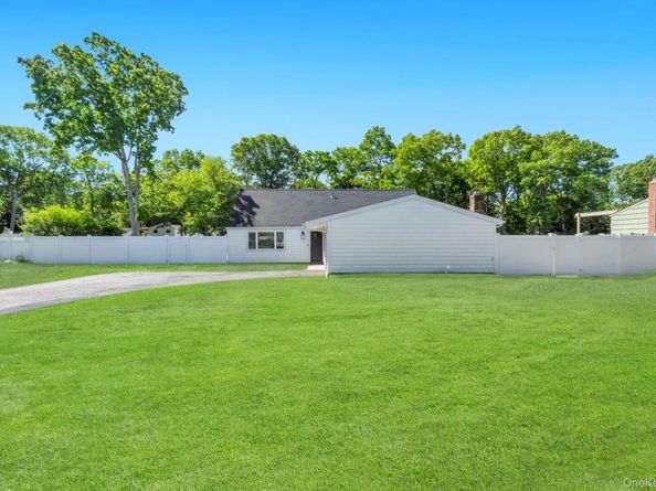 338 Easton Street, Ronkonkoma NY 11779