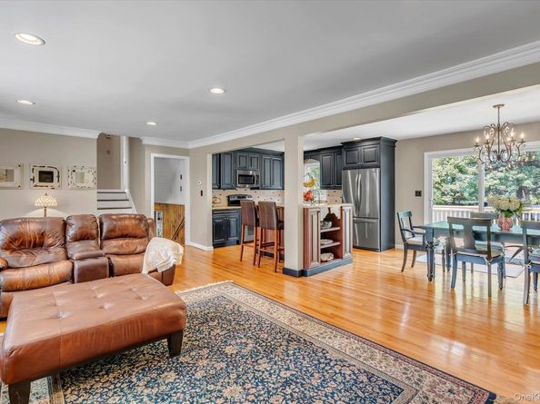 14 Brittany Court, Northport NY 11768