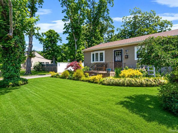 9 Sylvan Street, Bay Shore NY 11706