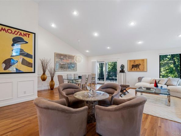 265 Sparrow Drive 265, Manhasset NY 11030
