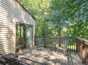 265 Sparrow Drive 265, Manhasset NY 11030