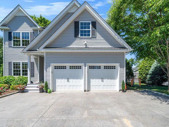 44 Merritts Path, Rocky Point NY 11778