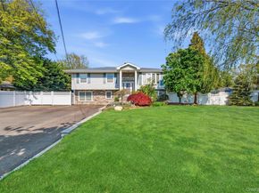 105 Sequams Lane E, West Islip NY 11795