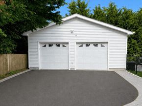 105 Sequams Lane E, West Islip NY 11795