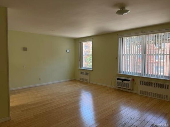 142-05 Roosevelt Avenue 415, Flushing NY 11354