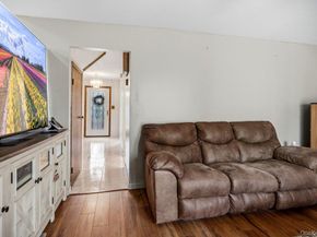 48 Lawrence Avenue, Holbrook NY 11741