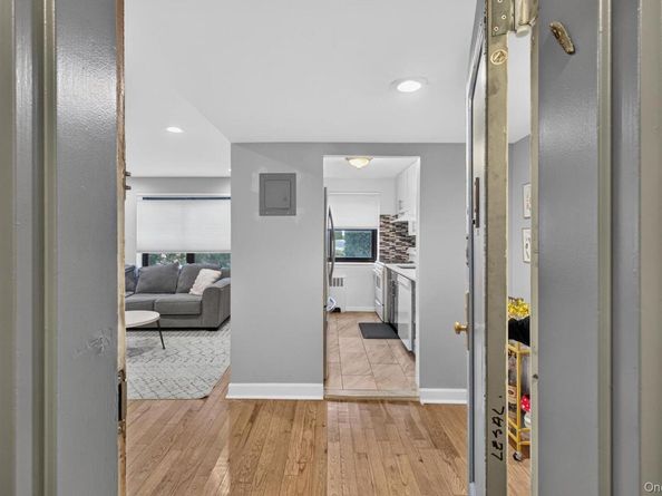 13 Terrace Circle 1F, Great Neck NY 11021