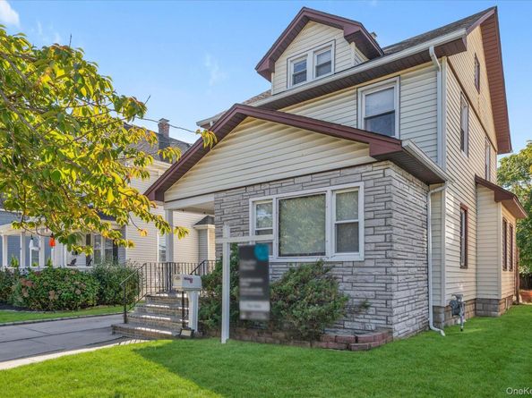 62 Peterson Place, Lynbrook NY 11563