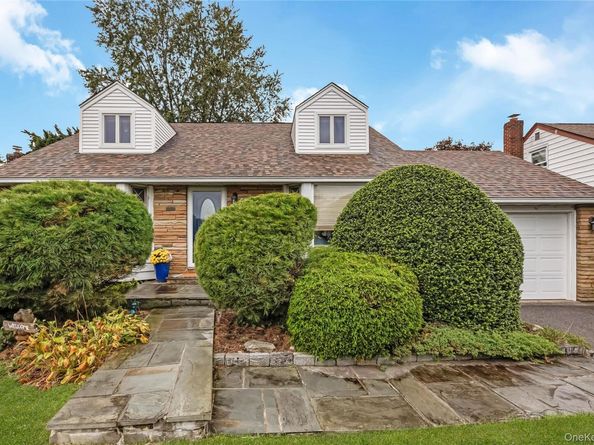19 Leonard Road, Syosset NY 11791