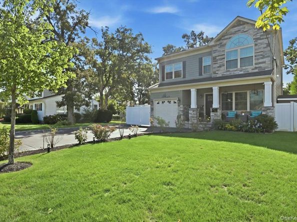 136 Oak Street, Deer Park NY 11729