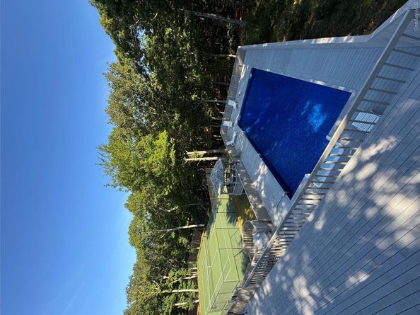 2 Little Court, East Hampton NY 11937