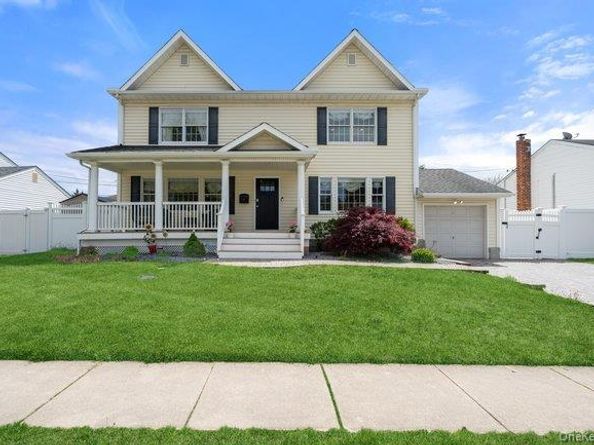 47 Syosset Circle, Syosset NY 11791