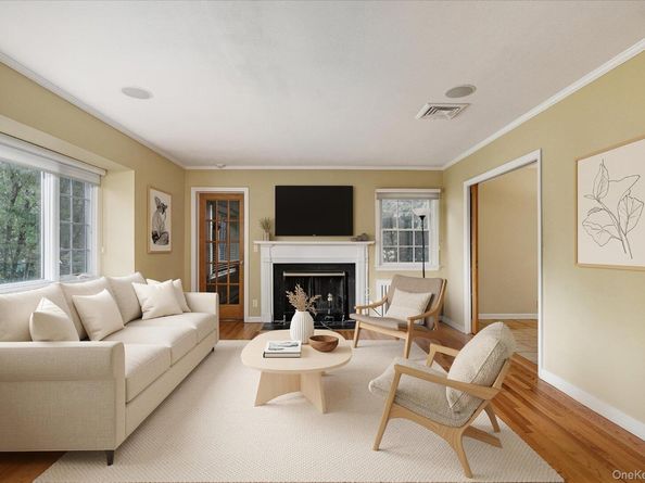73 Revere Road, East Hills NY 11577