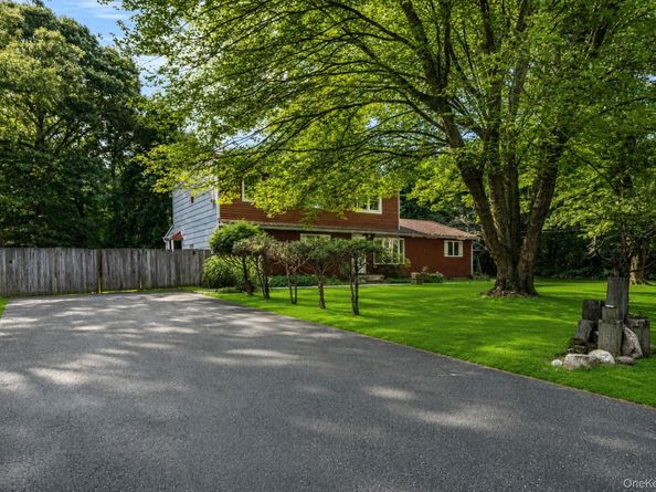 8 Swezey Lane, Middle Island NY 11953