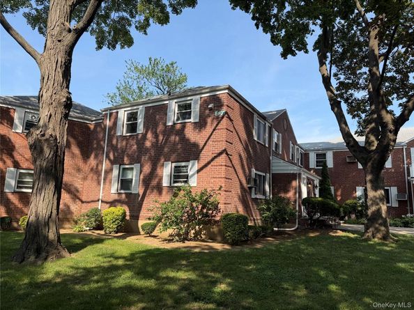 255-49 75th Avenue 2nd Floor, Glen Oaks NY 11004
