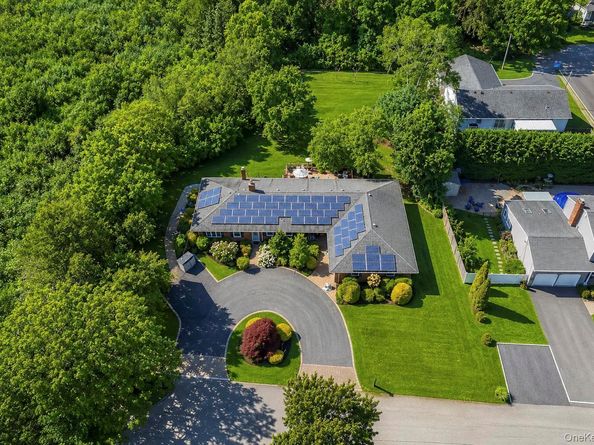 5 Reinhardt Court, Blue Point NY 11715