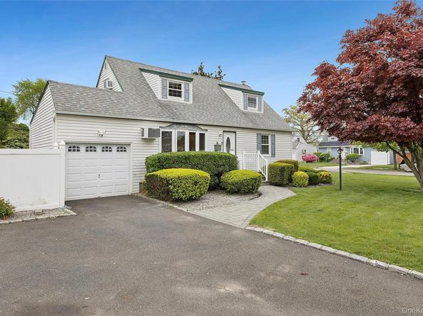 2 Dorset Lane, Farmingdale NY 11735