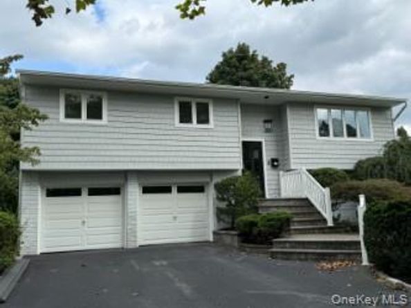 6 Oatley Place, Commack NY 11725