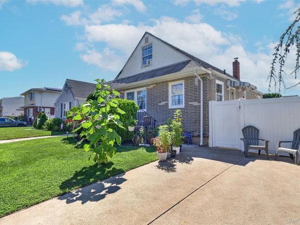 1069 Phoebe Street, Franklin Square NY 11010