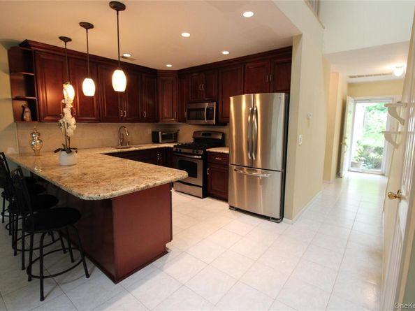 3 Pidgeon Court, Manorville NY 11949