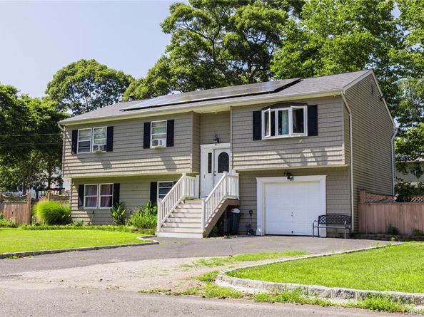 5 2nd Street, Coram NY 11727