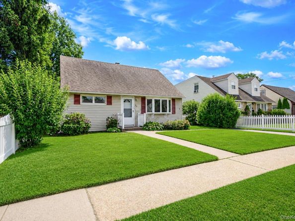 112 Franklin Place, Massapequa NY 11758