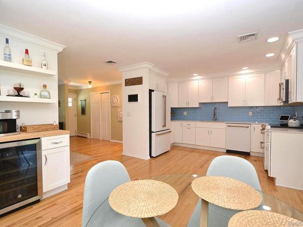 190 Pine Neck Avenue, East Patchogue NY 11772