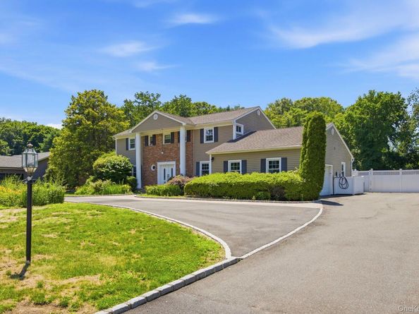 25 Artisan Avenue, Huntington NY 11743