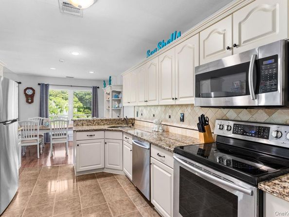 17 Lakeview Drive, Manorville NY 11949