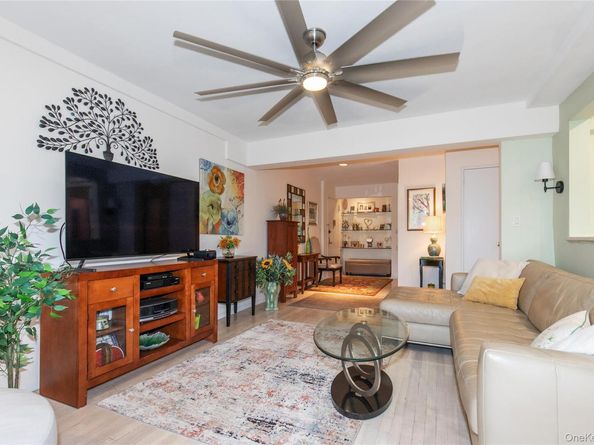 30 Stoner Avenue 2O, Great Neck NY 11021