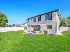 8 Table Lane, Hicksville NY 11801