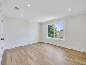 8 Table Lane, Hicksville NY 11801