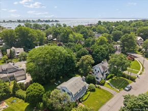 15 Lyons Place, Larchmont NY 10538
