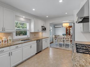 25 Arrowwood Lane, Melville NY 11747