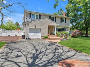 25 Arrowwood Lane, Melville NY 11747