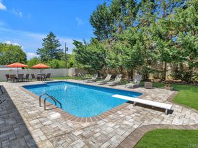 25 Arrowwood Lane, Melville NY 11747