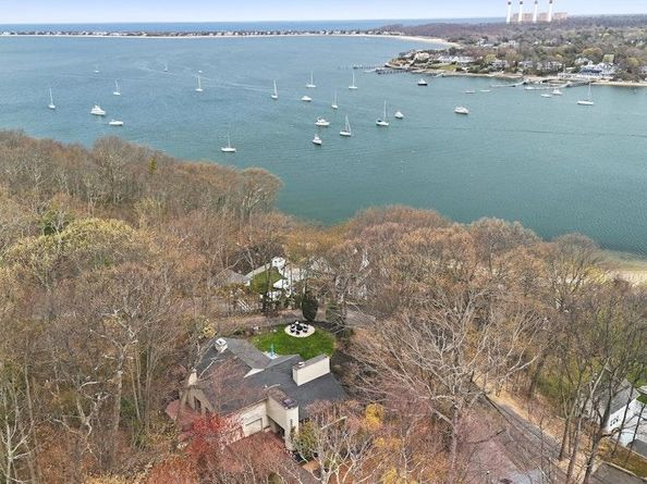 8 Idle Day Knoll, Centerport NY 11721