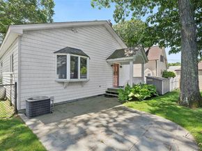 54 Breezy Point Road, Wading River NY 11792
