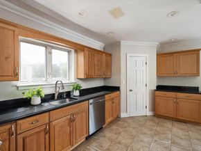 8 May Court, West Hempstead NY 11552