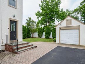 8 May Court, West Hempstead NY 11552
