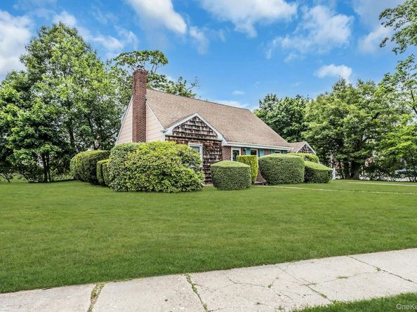 2 Cliff Road, Merrick NY 11566