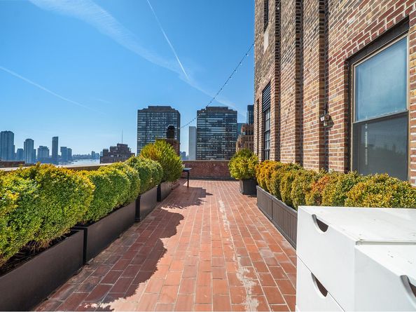 400 East 52nd Street PHT, New York NY 10022